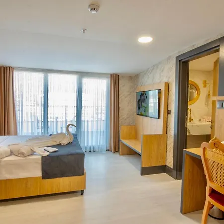 Bulton Deluxe Airport Отель