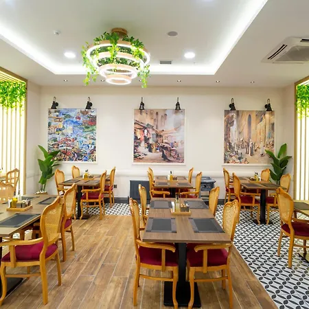 Hotel Bulton Airport & 4*