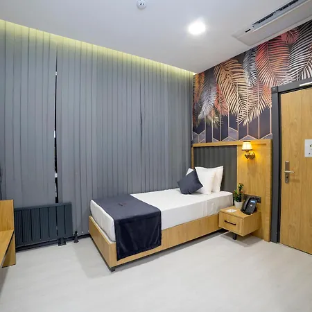 Hotel Bulton Airport 4*