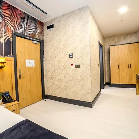 Bulton Airport Hotel 4*