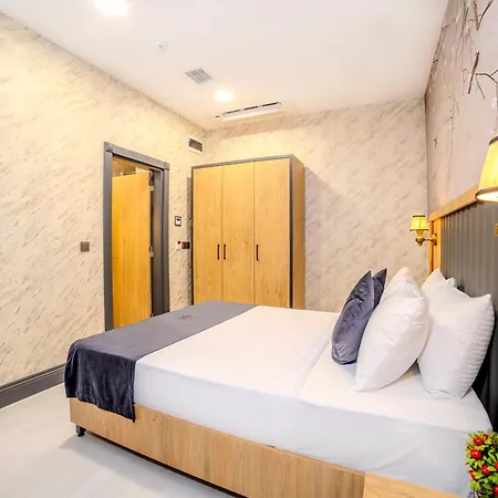 فندق Bulton Airport & Wellness