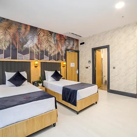 Bulton Airport & Wellness فندق